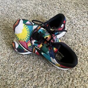 Brooks - trace 2 size 9womens